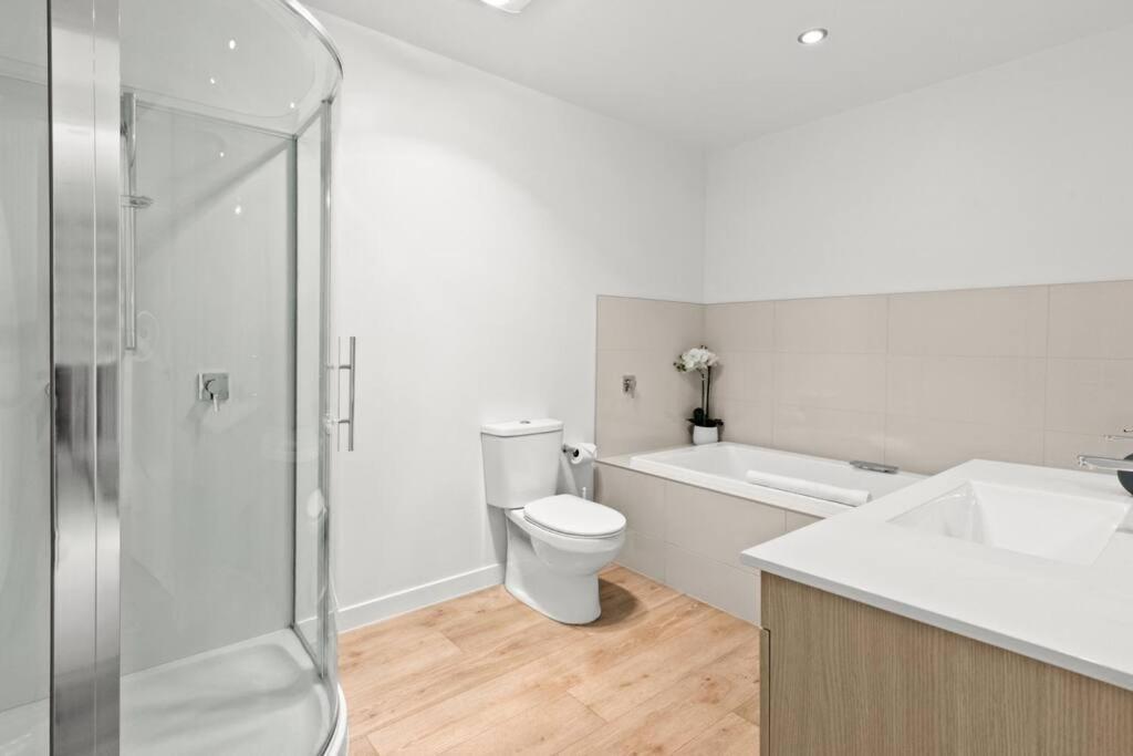 4 Bedroom Stunning Modern Family Home ควีนส์ทาวน์ ภายนอก รูปภาพ