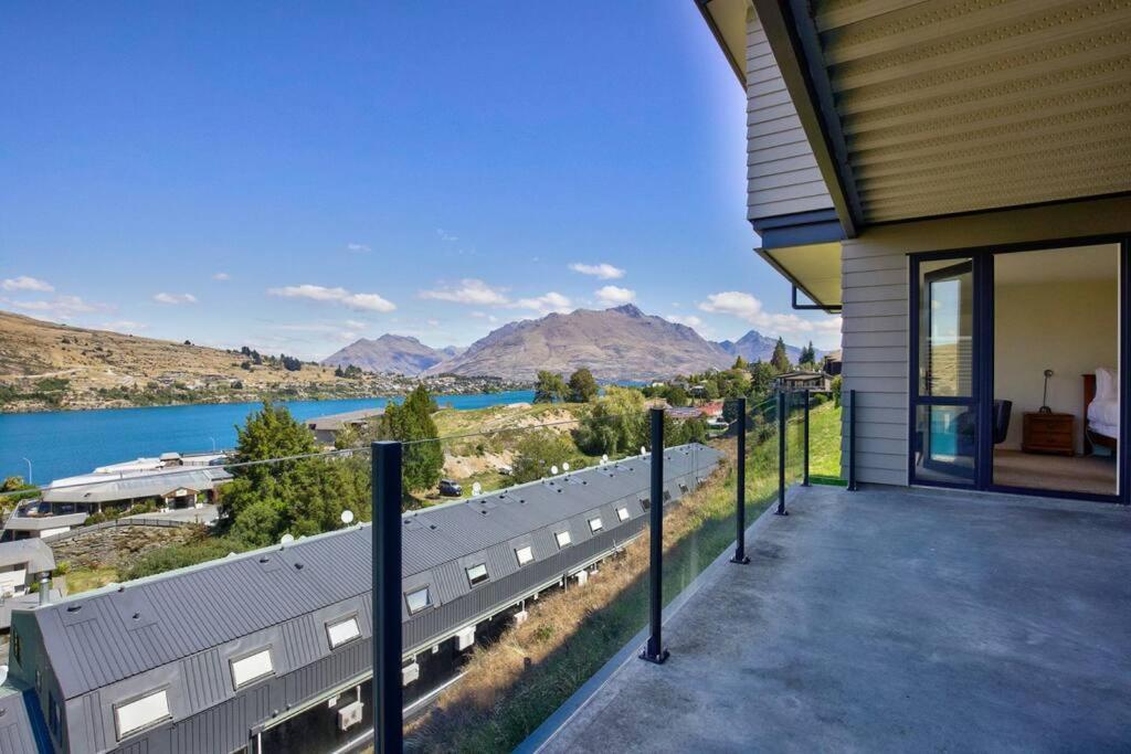 4 Bedroom Stunning Modern Family Home ควีนส์ทาวน์ ภายนอก รูปภาพ