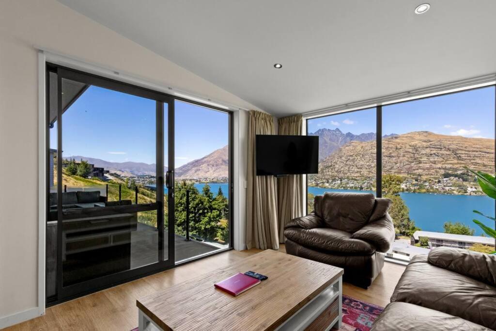 4 Bedroom Stunning Modern Family Home ควีนส์ทาวน์ ภายนอก รูปภาพ