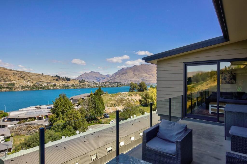 4 Bedroom Stunning Modern Family Home ควีนส์ทาวน์ ภายนอก รูปภาพ