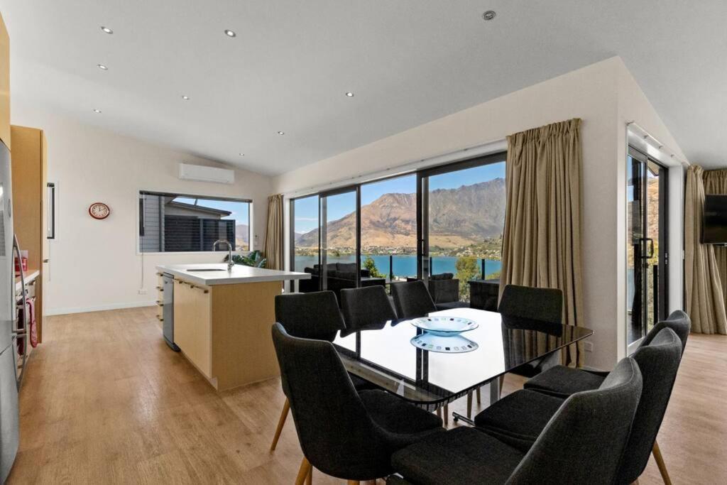 4 Bedroom Stunning Modern Family Home ควีนส์ทาวน์ ภายนอก รูปภาพ